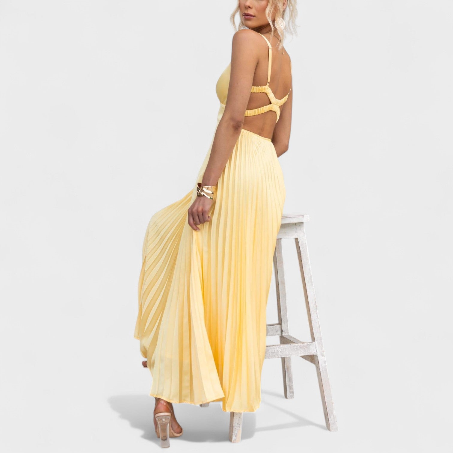 Aby - Vestido maxi amarelo plissado com decote em V - Ines Braga