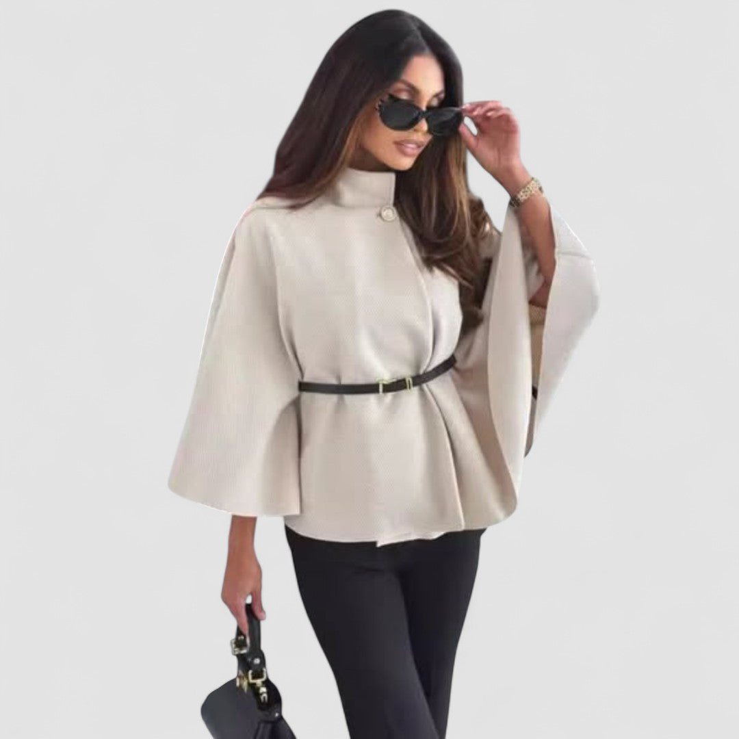 Alinne– O Casaco Papillon com Cinto que Eleva o Seu Estilo - Ines Braga