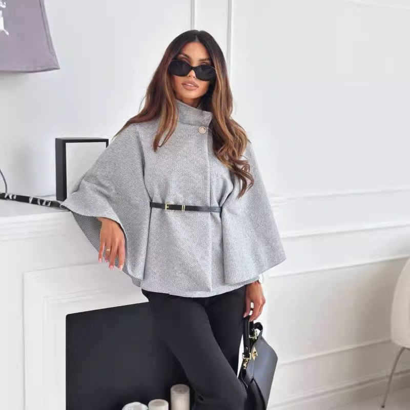 Alinne– O Casaco Papillon com Cinto que Eleva o Seu Estilo - Ines Braga