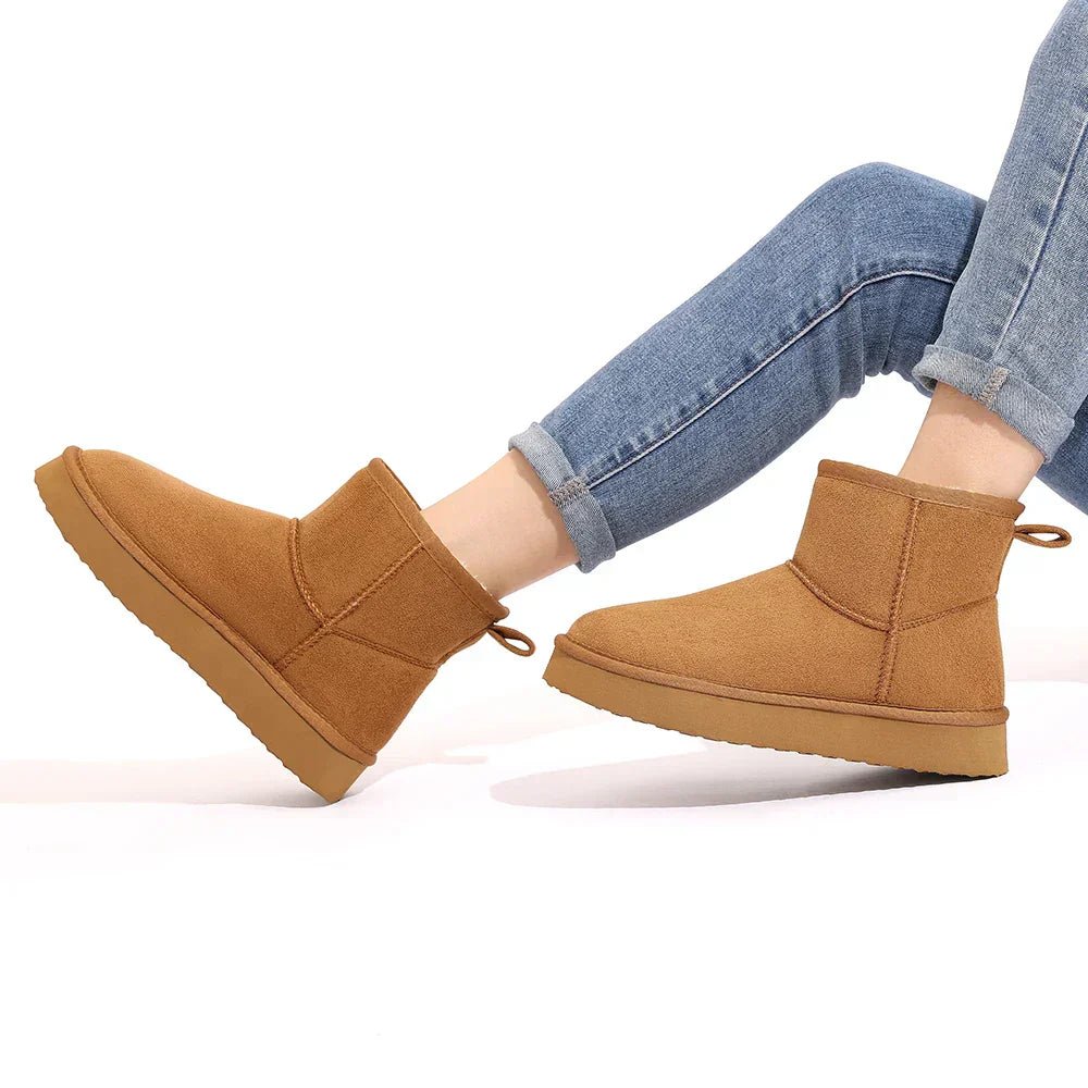 Amara | Bota Clássica Feminina de Inverno com Forro Peludo Interior - Ines Braga