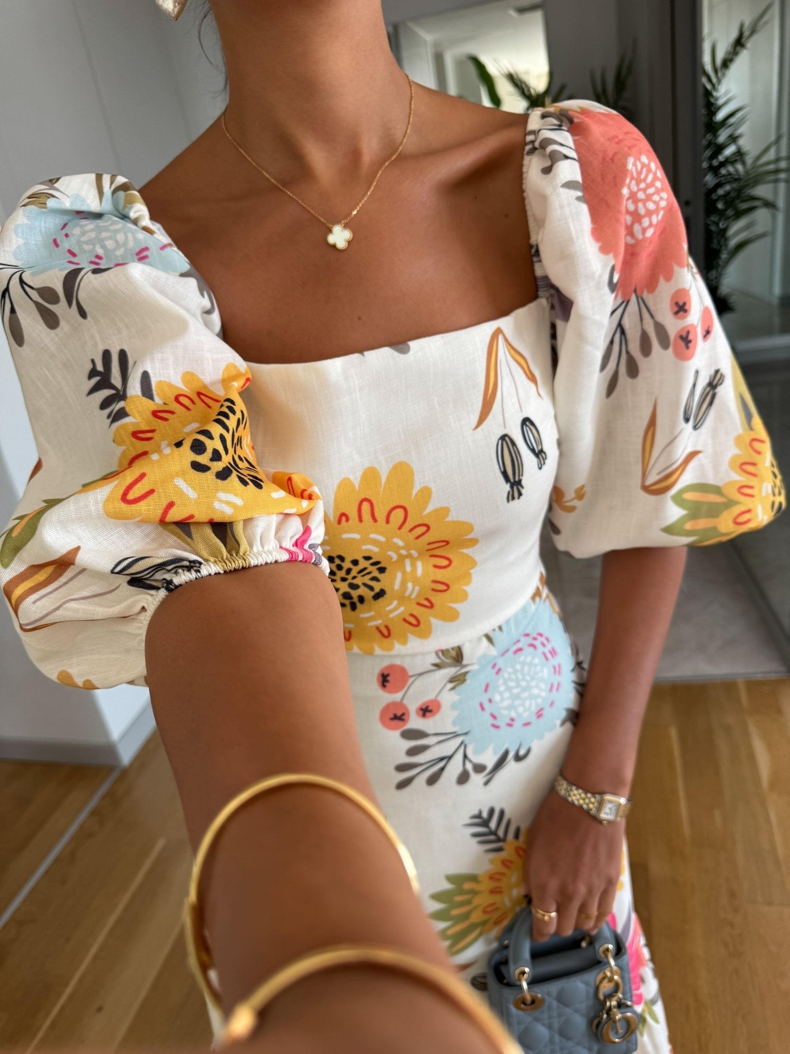 Anny | Vestido midi de gola quadrada com estampado floral e manga folhada - Ines Braga
