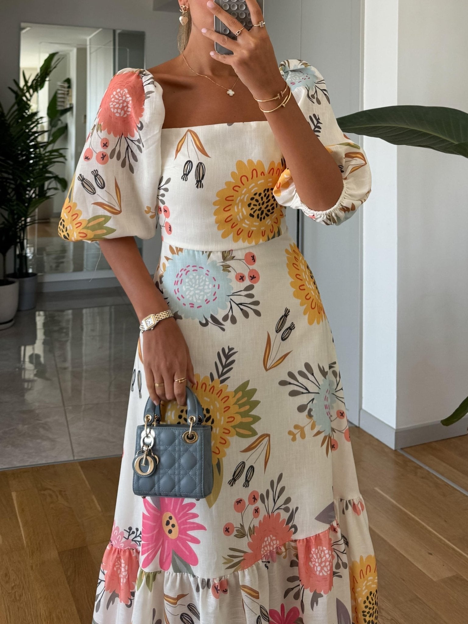 Anny | Vestido midi de gola quadrada com estampado floral e manga folhada - Ines Braga