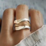 Aurora Anel Elegante em Fio de Ouro Prateado - Sofisticação - Ines Braga