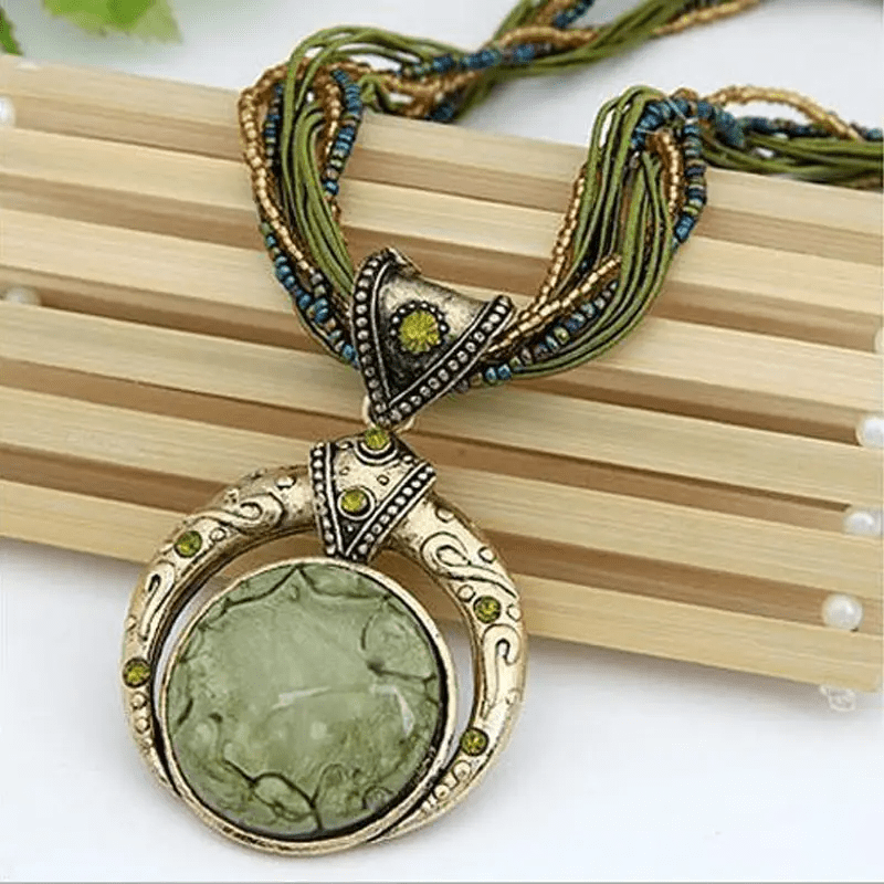 Aurora Colar Elegante Verde e Dourado - Estilo Único - Ines Braga