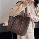 Betina | Bolsa Ombro em Couro Crocodilo Elegante e Versátil - Ines Braga