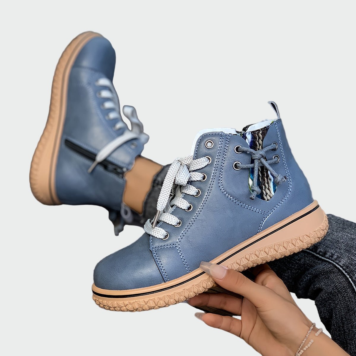 Botas de couro ortopédicas de cano baixo - Ines Braga