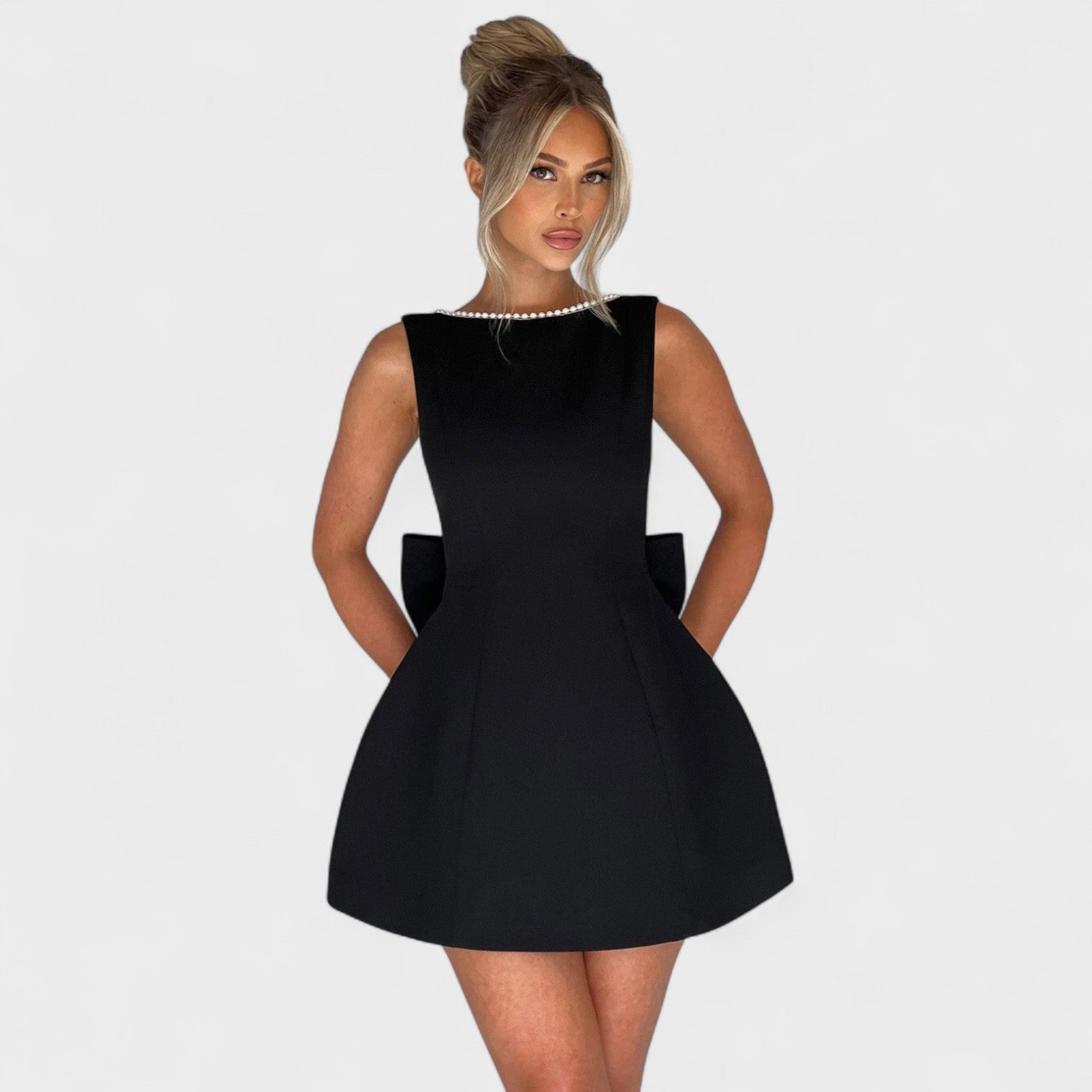 Carrie - Mini vestido com fita de pérolas - Ines Braga