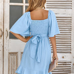 Claire | Vestido Midi Azul - Claro de Verão com Cinto Envolvente - Ines Braga