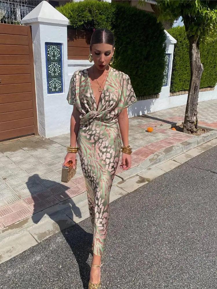 Constança | Vestido Floral com Plissado e Decote V - Ines Braga