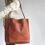 Elysia | Bolsa em Couro Sintético Versátil com Zíper - Ines Braga