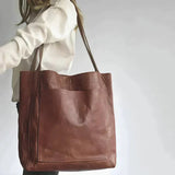 Elysia | Bolsa em Couro Sintético Versátil com Zíper - Ines Braga