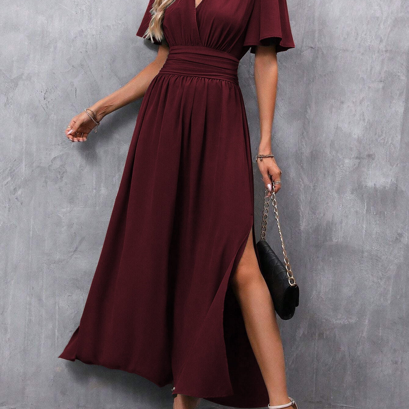 Eterna | Vestido Maxi Elegante Preto com Decote V, Mangas Fluidas e Fenda - Ines Braga