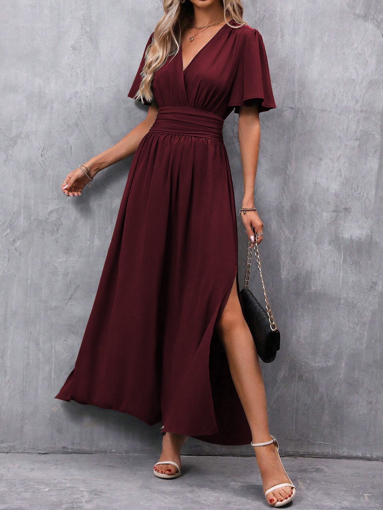 Eterna | Vestido Maxi Elegante Preto com Decote V, Mangas Fluidas e Fenda - Ines Braga