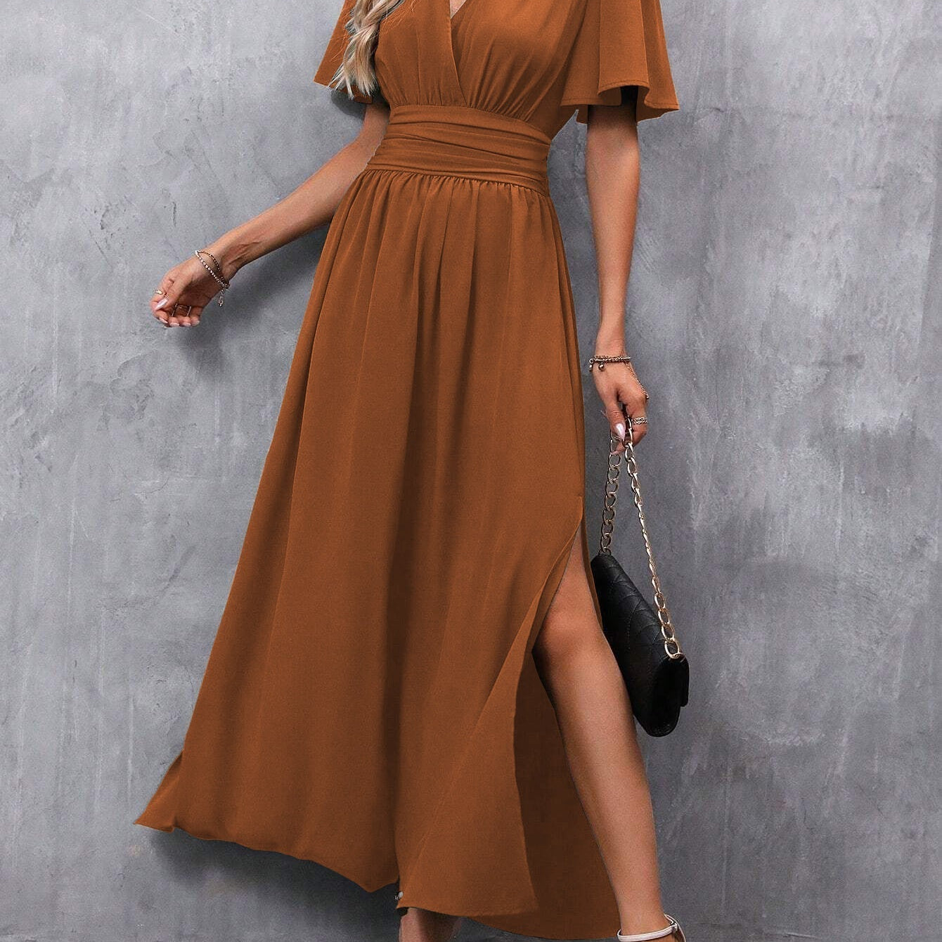 Eterna | Vestido Maxi Elegante Preto com Decote V, Mangas Fluidas e Fenda - Ines Braga