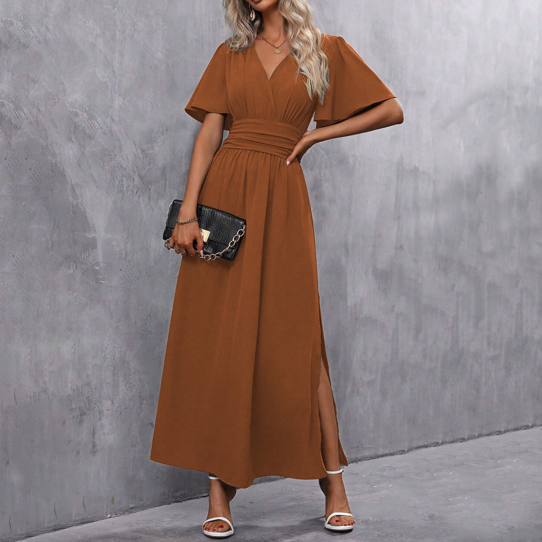 Eterna | Vestido Maxi Elegante Preto com Decote V, Mangas Fluidas e Fenda - Ines Braga