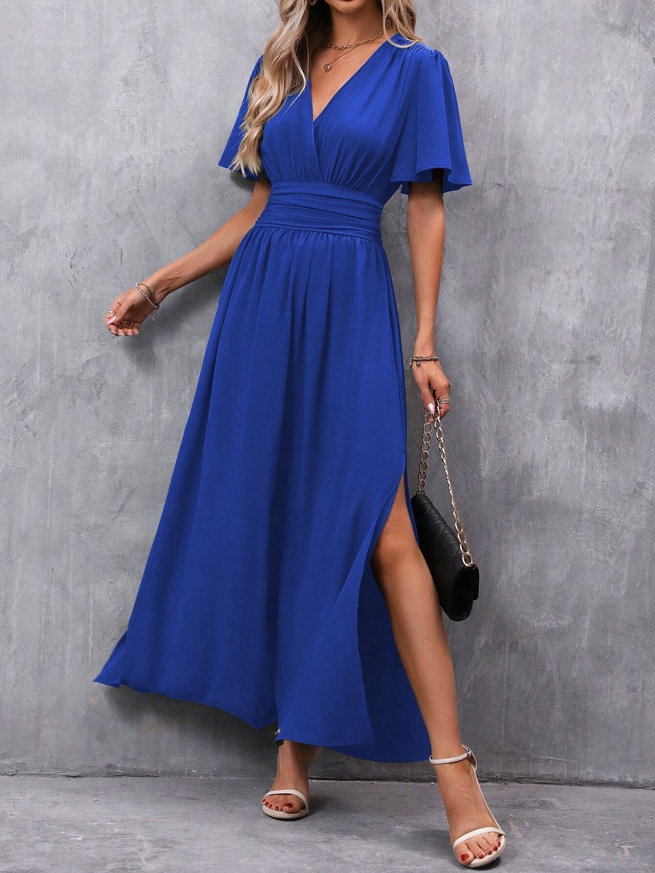 Eterna | Vestido Maxi Elegante Preto com Decote V, Mangas Fluidas e Fenda - Ines Braga