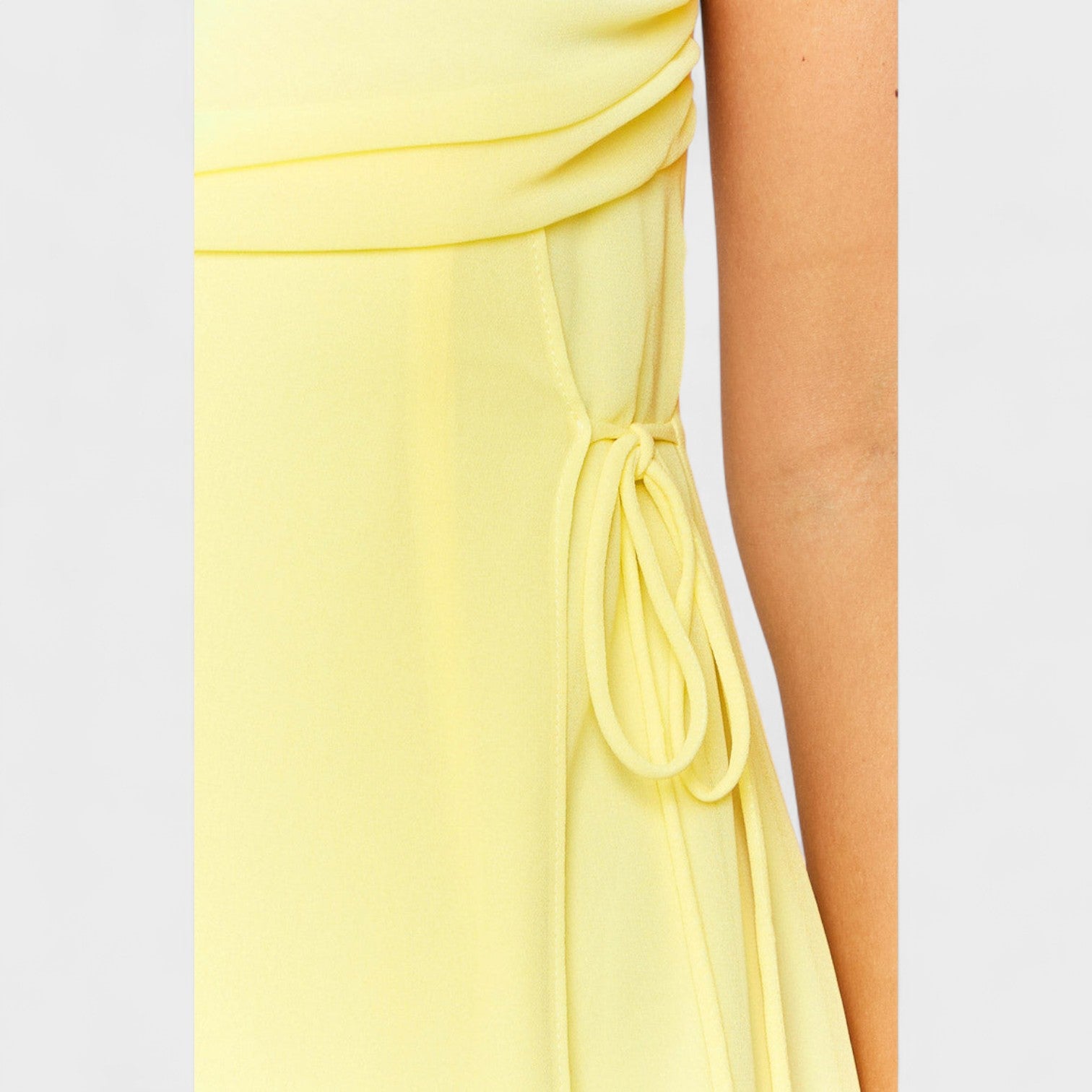 Flossie - Vestido maxi amarelo com laço lateral - Ines Braga