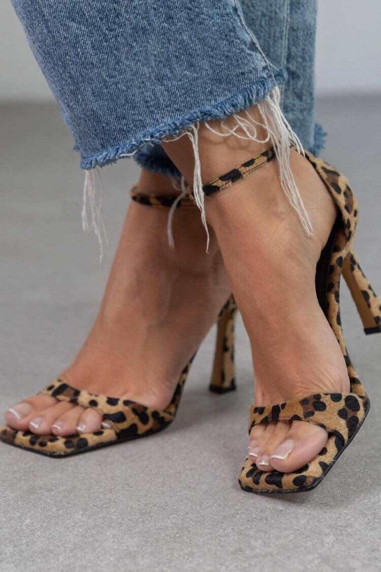 Giulia™ | Sandálias de salto alto com estampado leopardo - Ines Braga