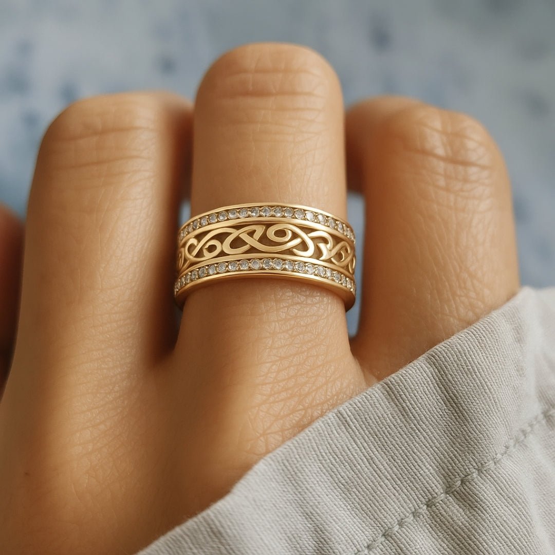 Hohloha Hellera Anel Dourado Elegante - Luxo para Eventos - Ines Braga