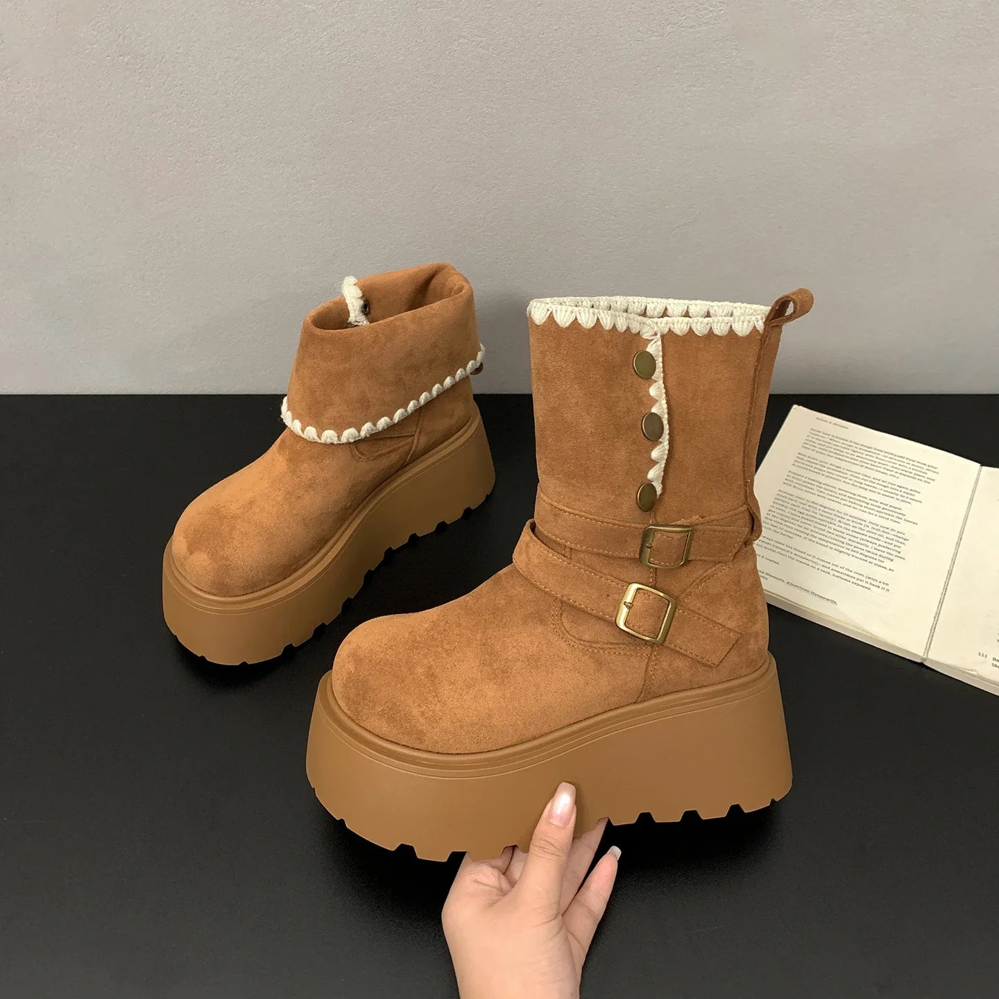 Irene | Botas com plataforma com fivela elegante e forro quente de pelúcia - Ines Braga