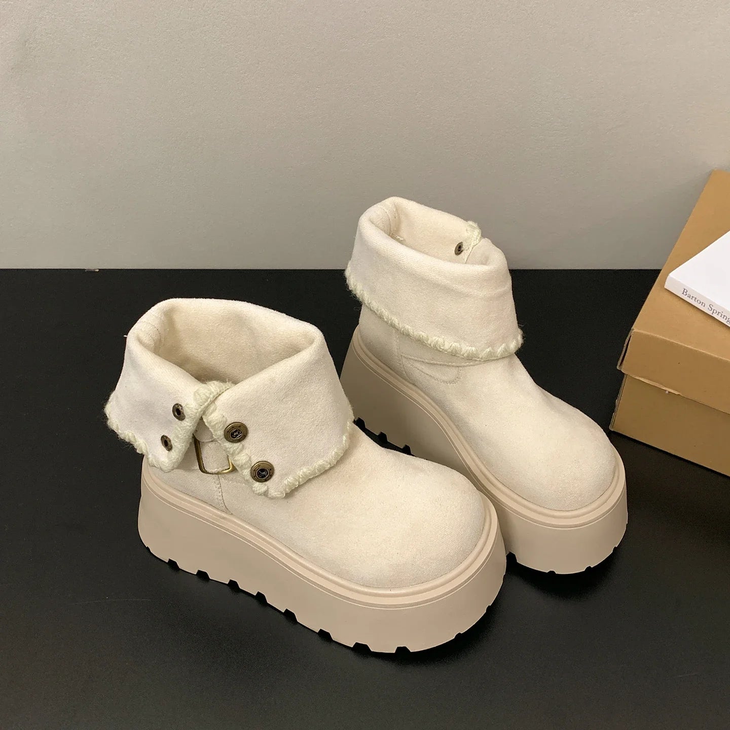 Irene | Botas com plataforma com fivela elegante e forro quente de pelúcia - Ines Braga