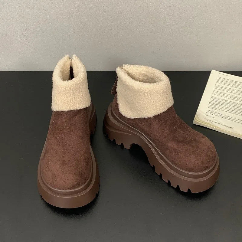 Jazmin | Plataforma grossa e design minimalista para um inverno com estilo - Ines Braga