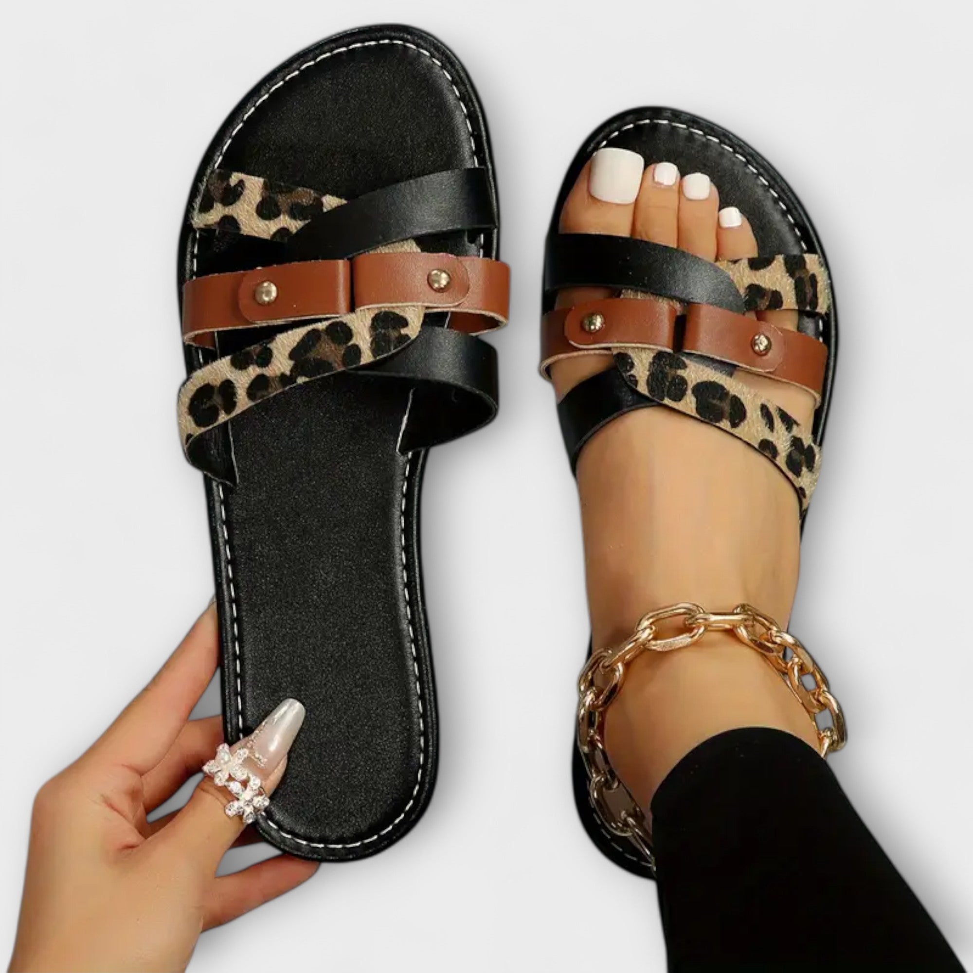 Jenevra - Sandálias com tiras cruzadas de leopardo - Ines Braga