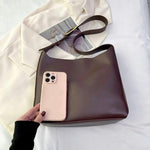 Lena | Bolsa Ombro Compacta Espaçosa Prática Elegante - Ines Braga