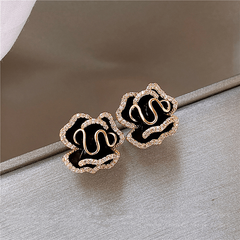 Lótus Ouro Brincos Pretos Elegantes - Joias para Ocasiões - Ines Braga