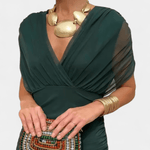 Luana® | Vestido elegante com decote em V - Ines Braga