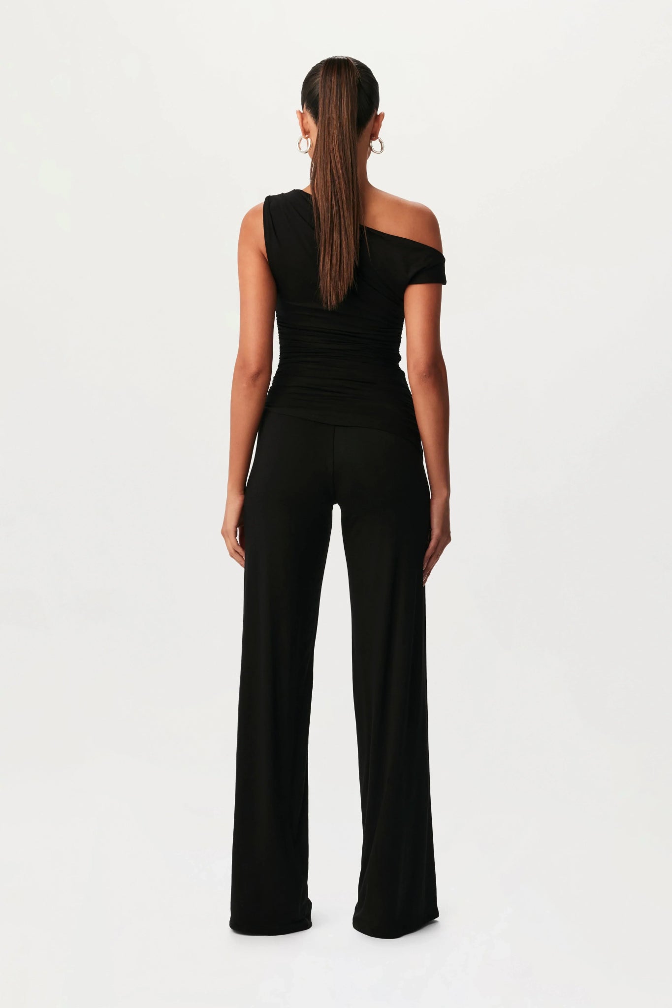 Lúcia Ember – Conjunto Elegante Ember com Corte Assimétrico - Ines Braga
