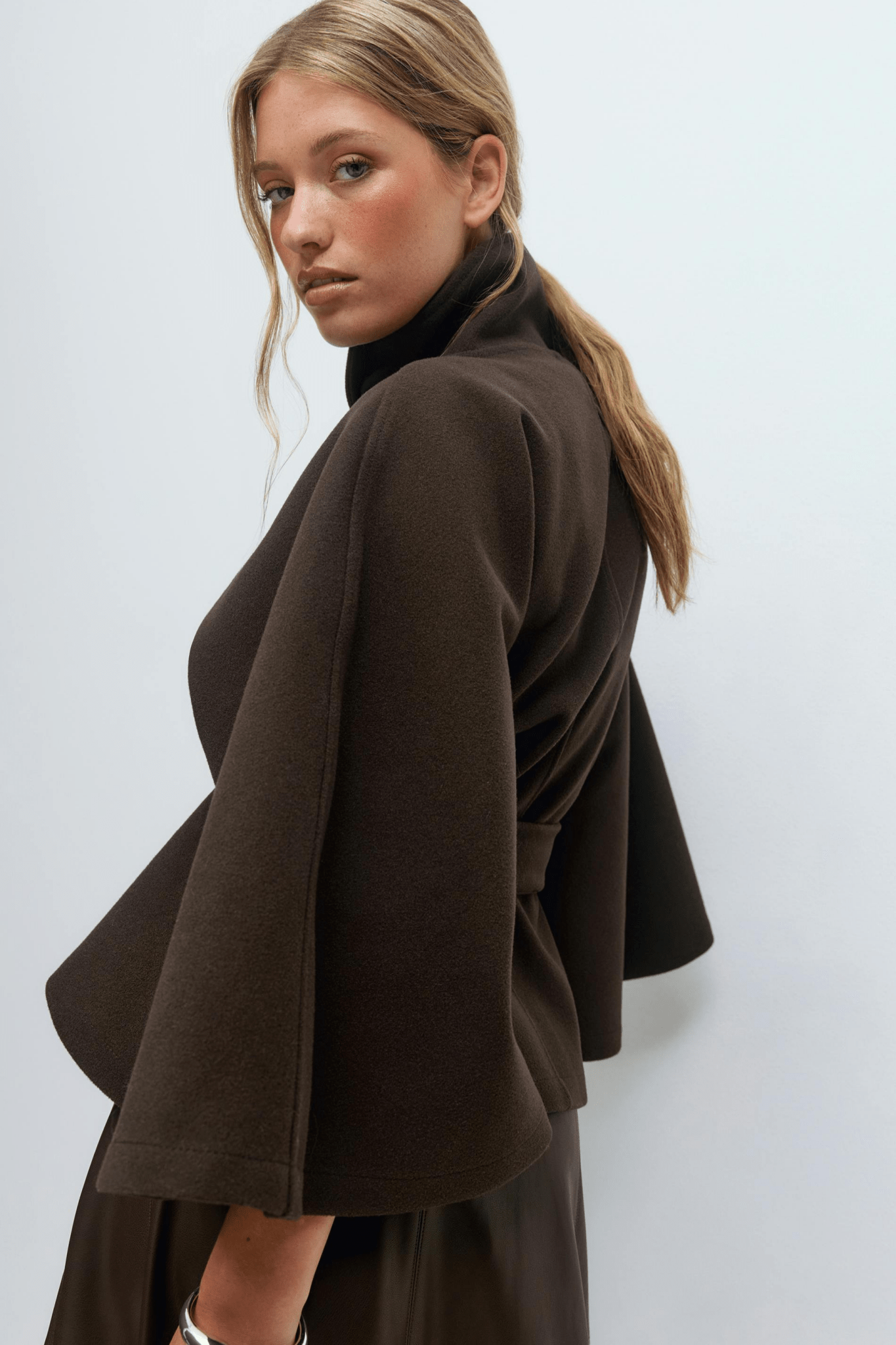 Lusana - Casaco elegante com cinto - Ines Braga