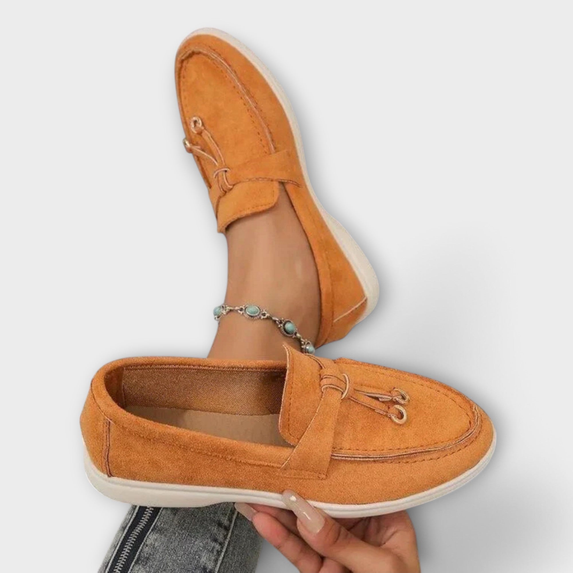 Mocassins Femininos Beiges com Cordão Decorativo - Ines Braga