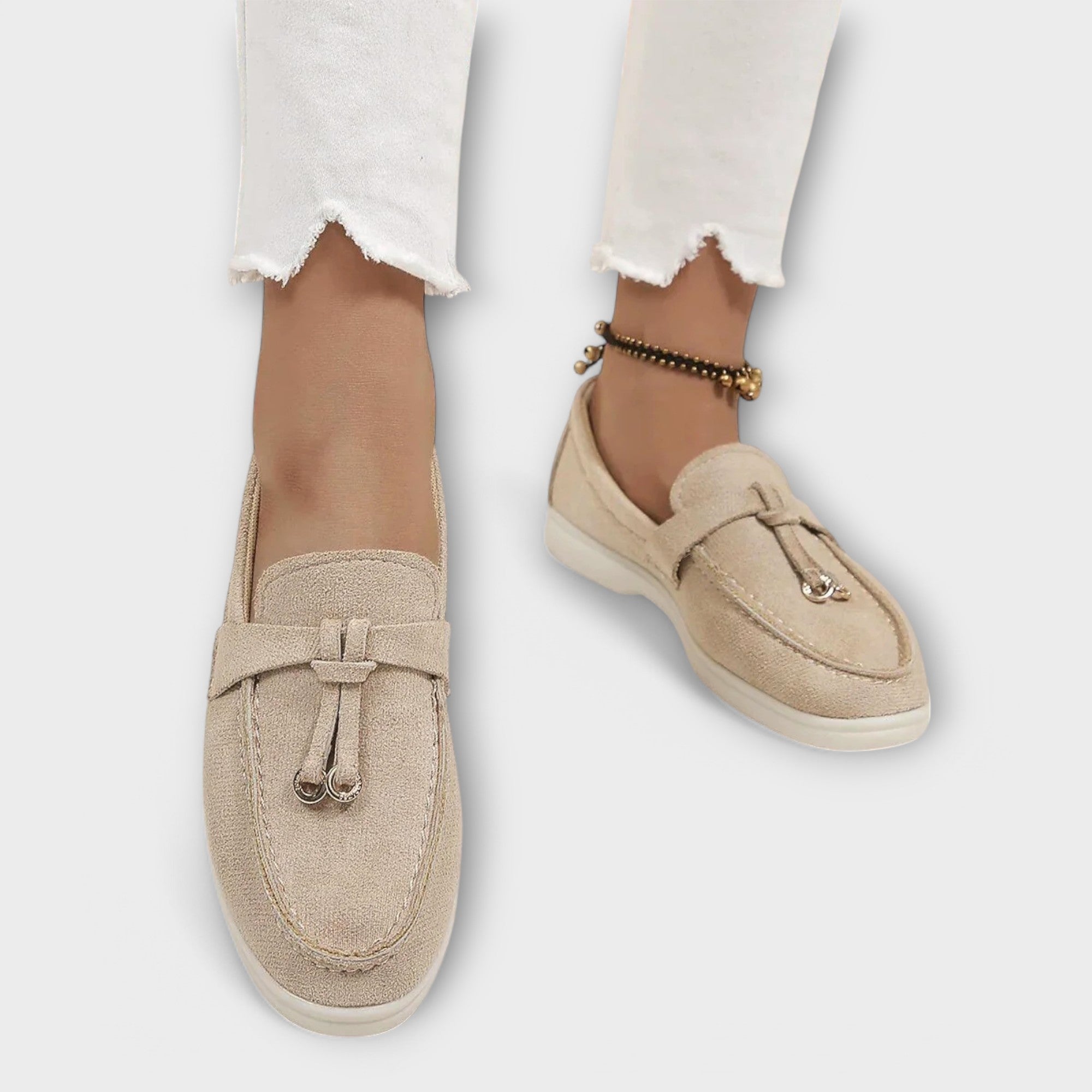 Mocassins Femininos Beiges com Cordão Decorativo - Ines Braga