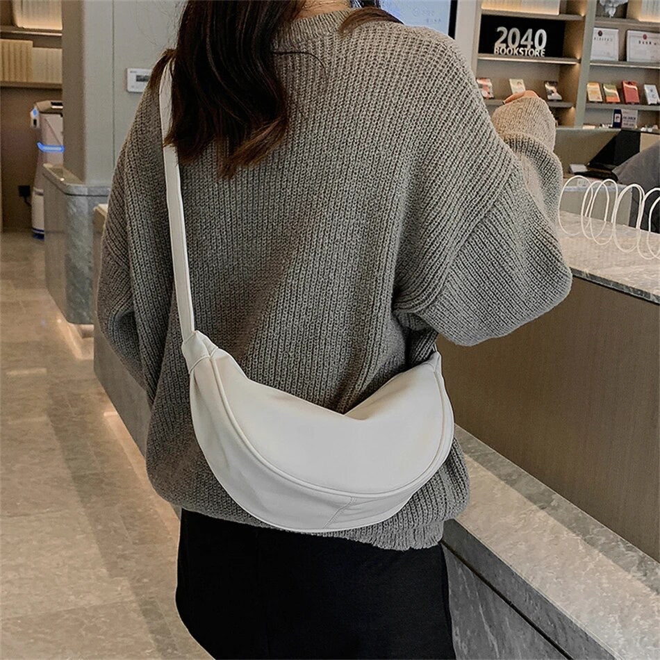 Nina | Bolsa de Couro Pequena Prática para Viagem Estilosa - Ines Braga