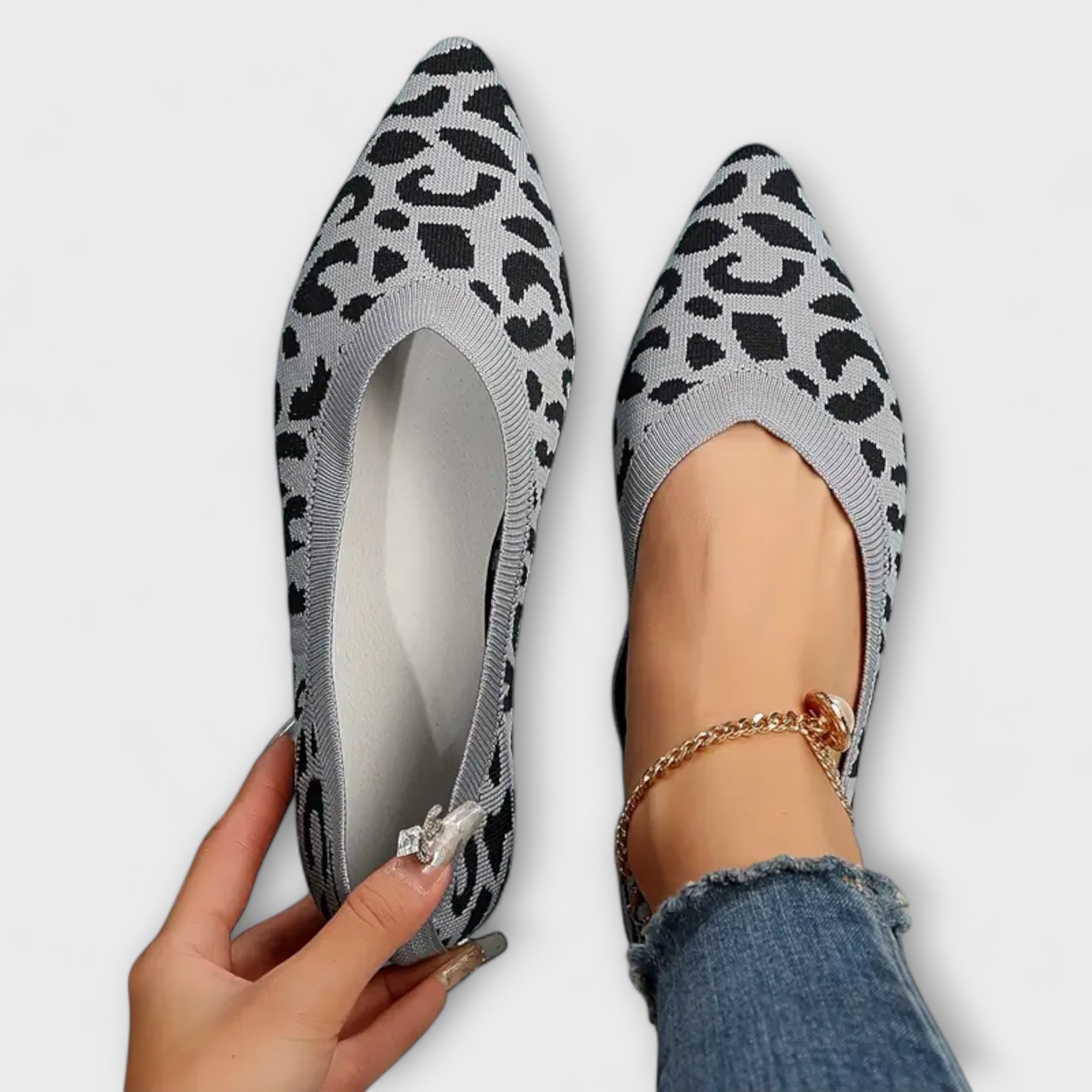 Paula - Sabrinas de renda com estampado de leopardo - Ines Braga