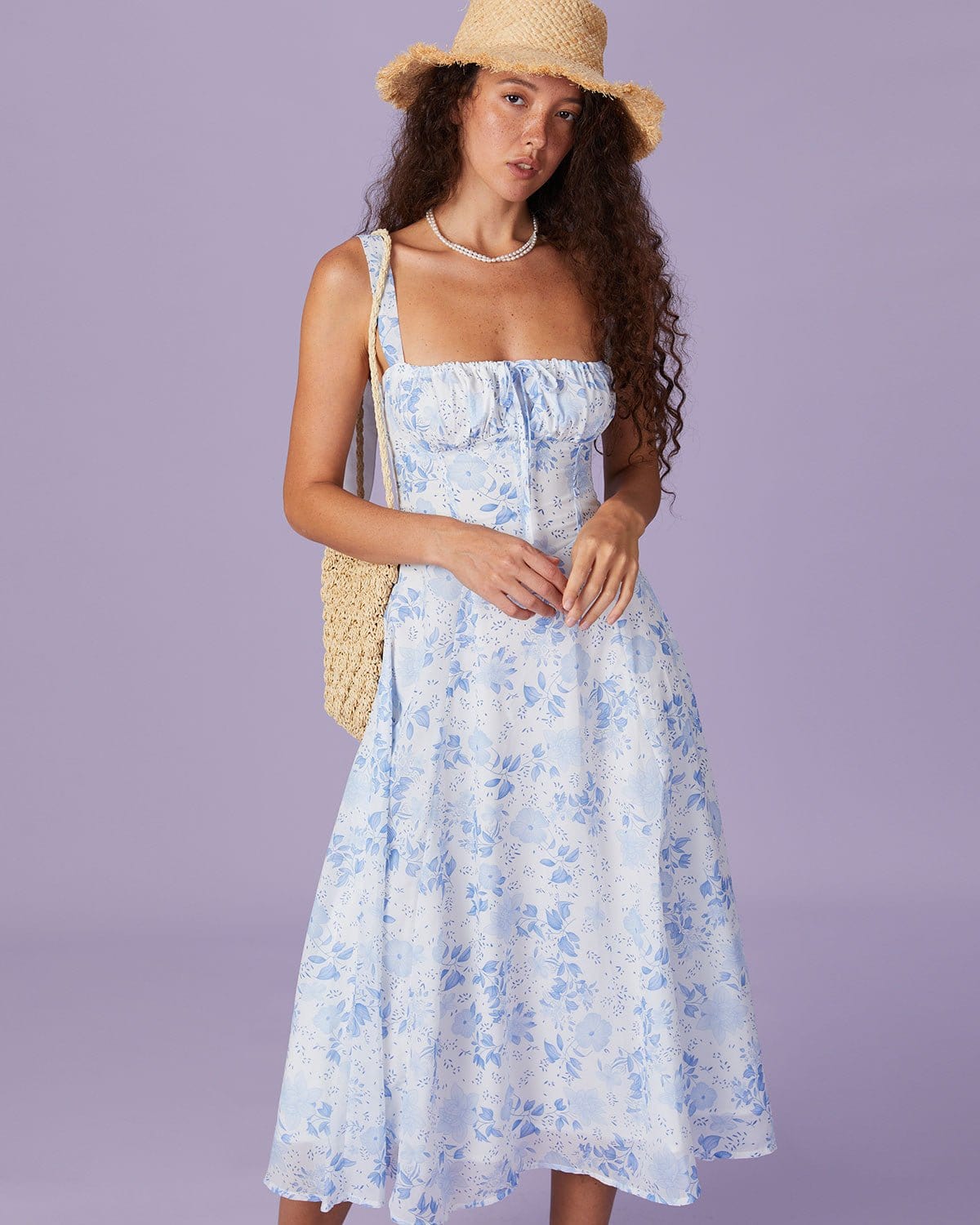 Renata | O Vestido Midi Azul com Estampa Floral, Decote Quadrado e Franzido" - Ines Braga