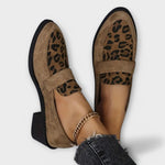 Sapatos femininos elegantes com padrão de leopardo - Ines Braga