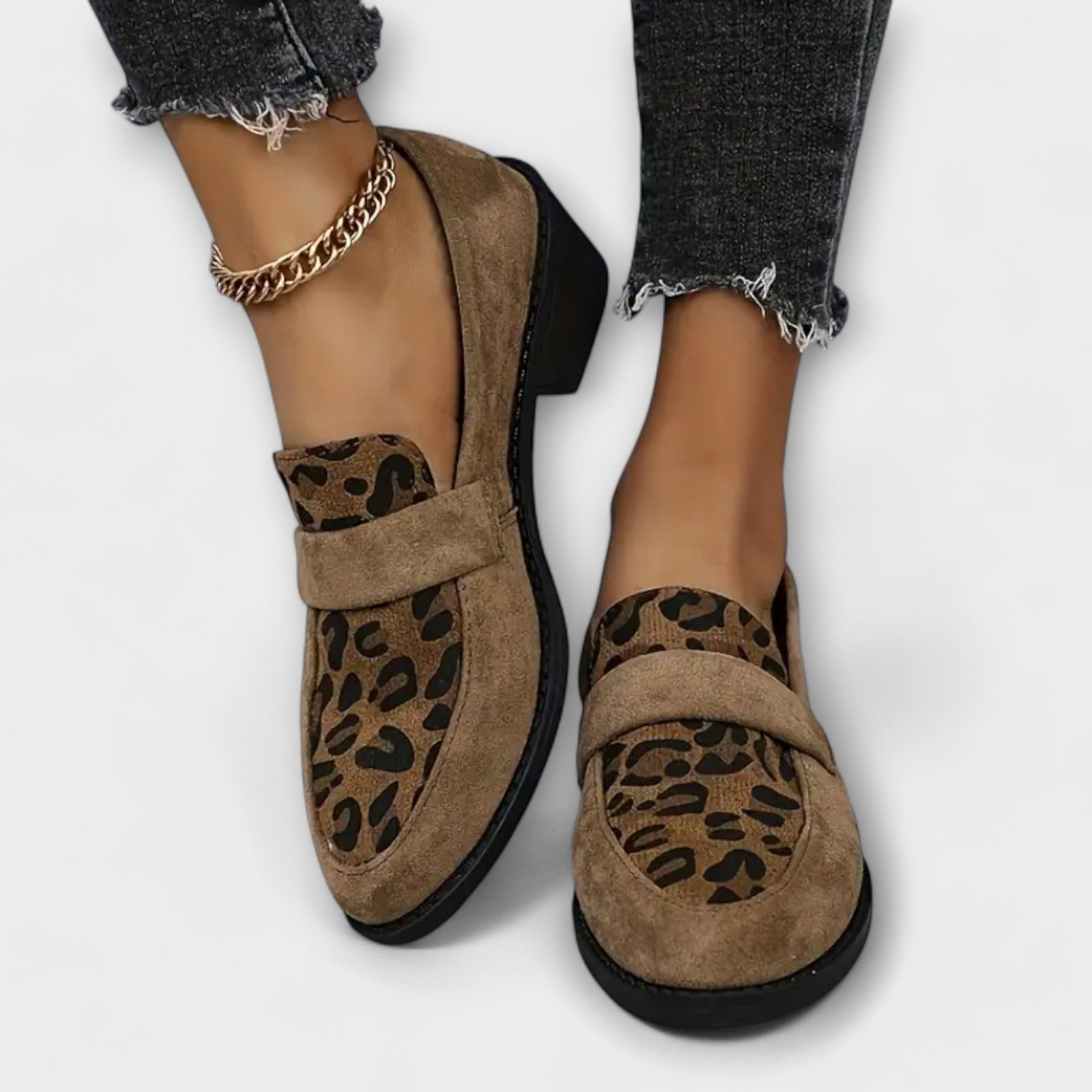 Sapatos femininos elegantes com padrão de leopardo - Ines Braga