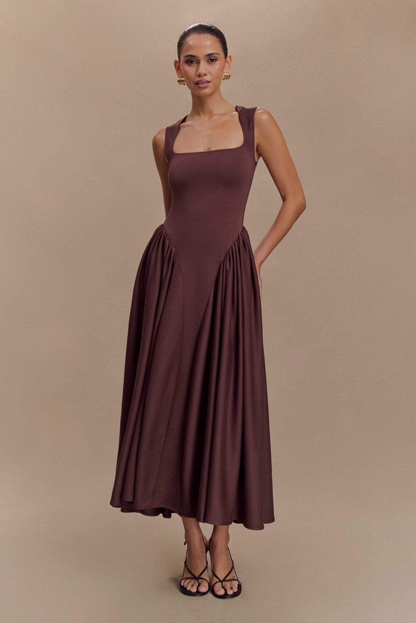 Sharon |Vestido midi em malha de esparguete - Castanho cacau - Ines Braga