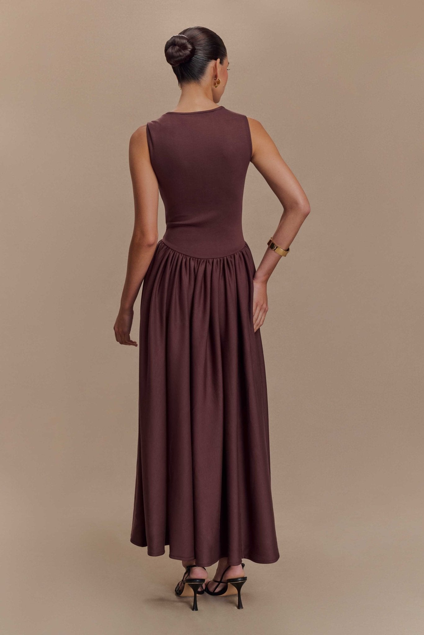 Sharon |Vestido midi em malha de esparguete - Castanho cacau - Ines Braga
