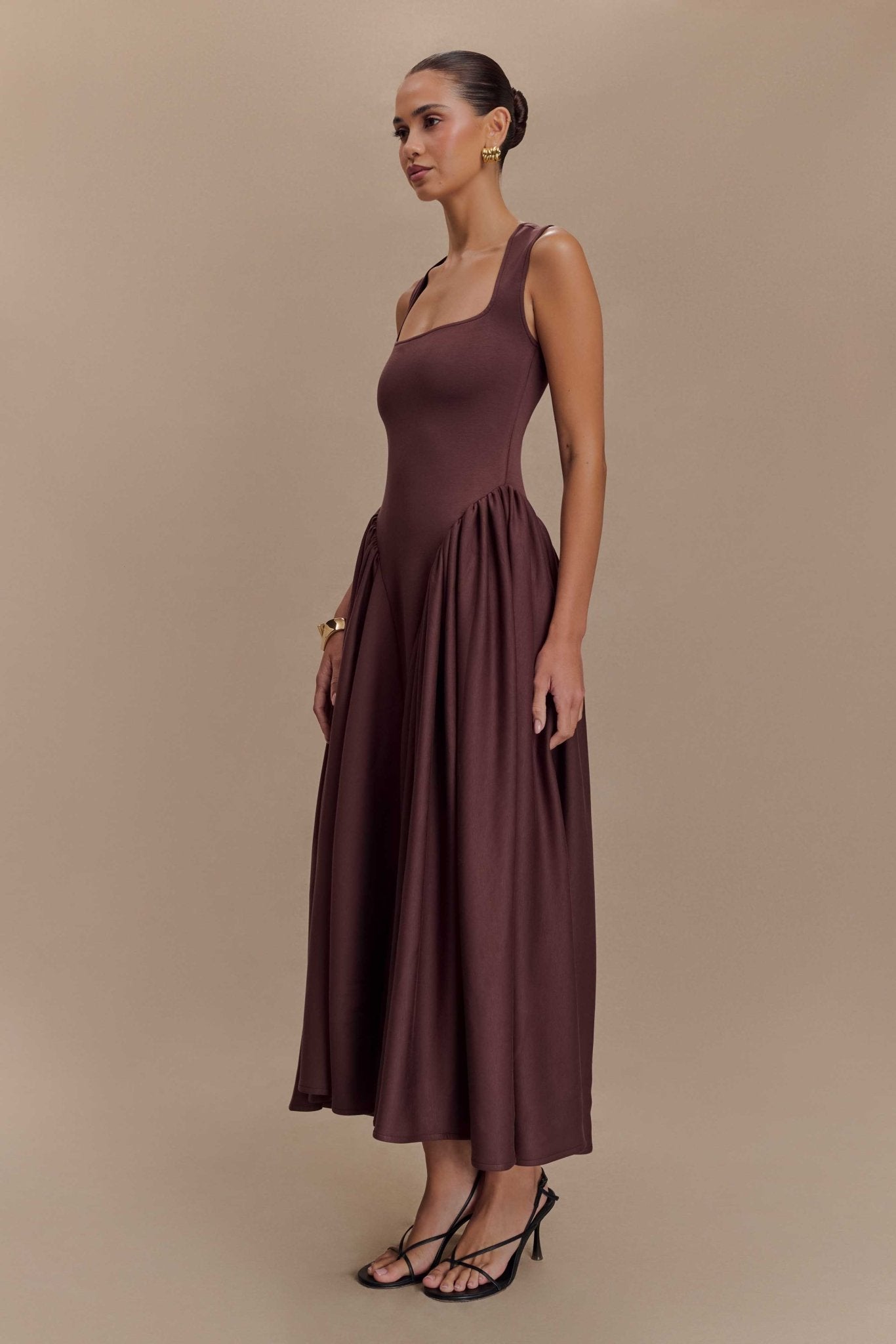 Sharon |Vestido midi em malha de esparguete - Castanho cacau - Ines Braga