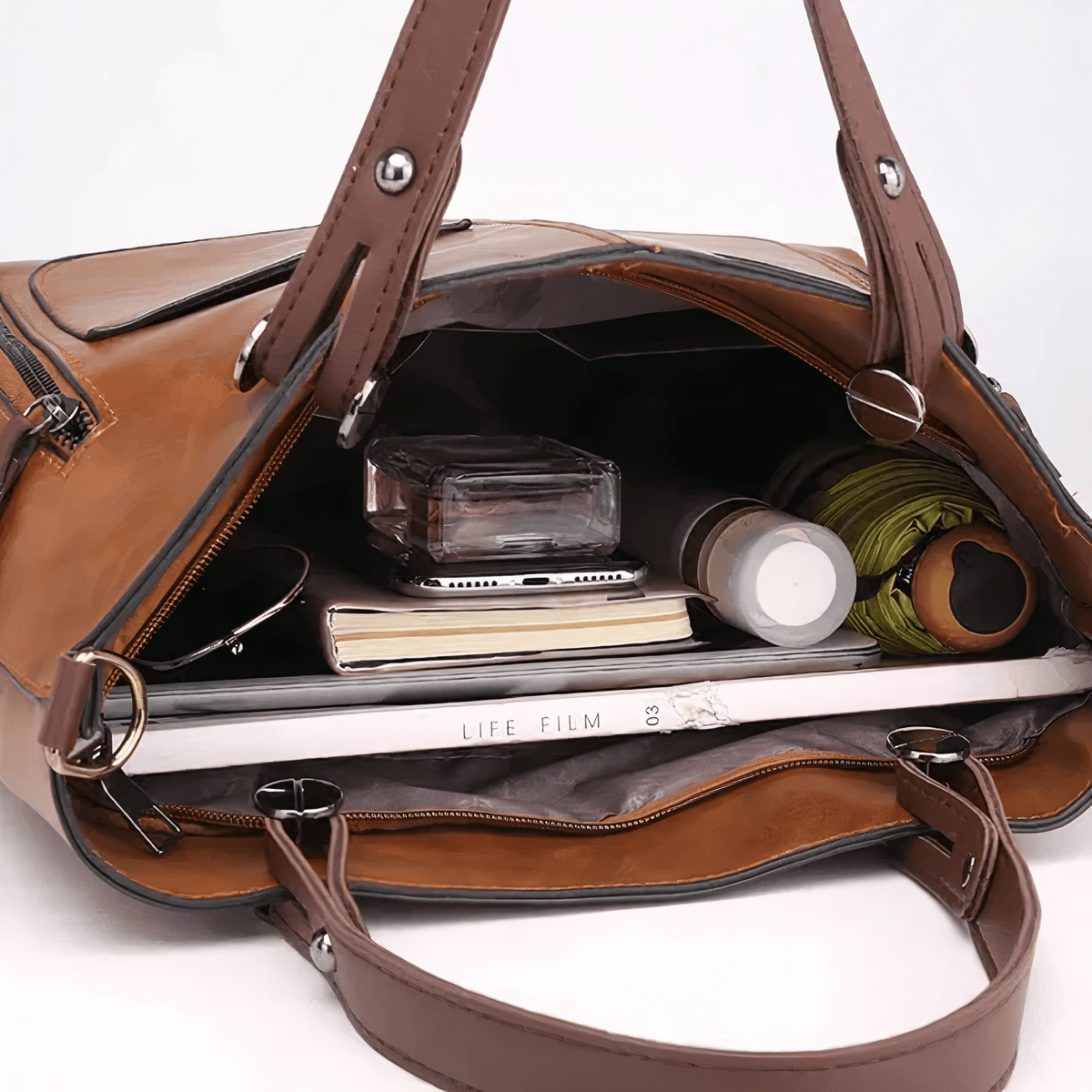 Thalia | Bolsa de Maquiagem em Couro com Amplo Espaço - Ines Braga