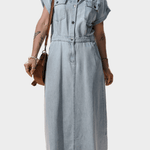 Vestido de jeans com elegantes mangas curtas de morcego - Ines Braga