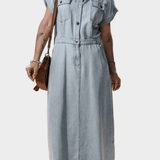Vestido de jeans com elegantes mangas curtas de morcego - Ines Braga