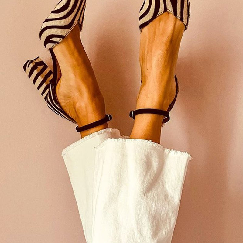 Zebrina™ | Sandálias com salto médio e padrão de zebra - Ines Braga
